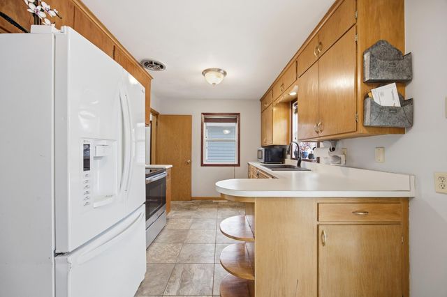 1813 13th Street S, Moorhead, MN 56560