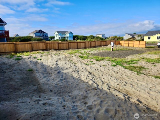 1375 Sand Pebble Avenue SW, Ocean Shores, WA 98569