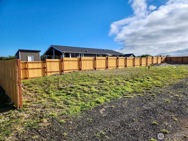 1375 Sand Pebble Avenue SW, Ocean Shores, WA 98569