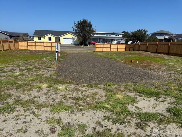 1375 Sand Pebble Avenue SW, Ocean Shores, WA 98569