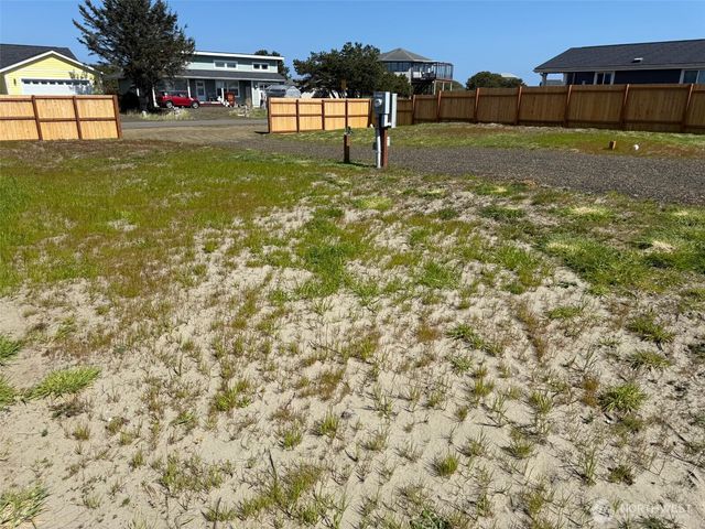 1375 Sand Pebble Avenue SW, Ocean Shores, WA 98569