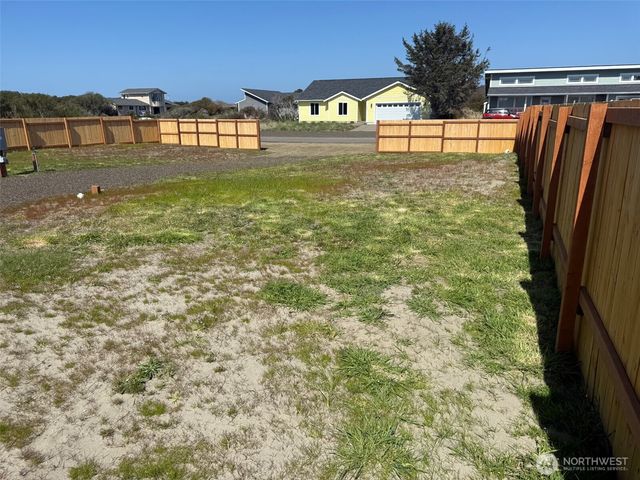 1375 Sand Pebble Avenue SW, Ocean Shores, WA 98569