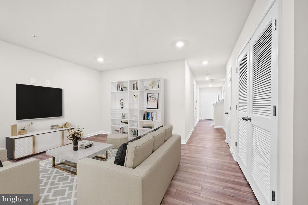 Image 5 of property listing at 637 MOZART WAY, Baltimore, MD 21224