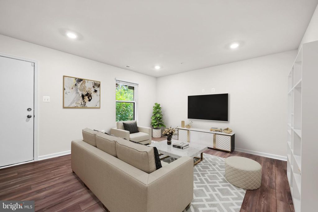 Image 7 of property listing at 637 MOZART WAY, Baltimore, MD 21224