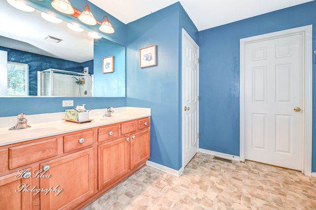 496 Oakhurst Lane, Carpentersville, IL 60110