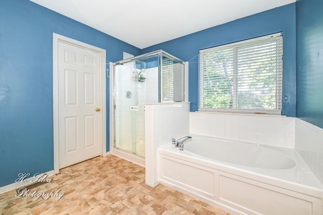 496 Oakhurst Lane, Carpentersville, IL 60110