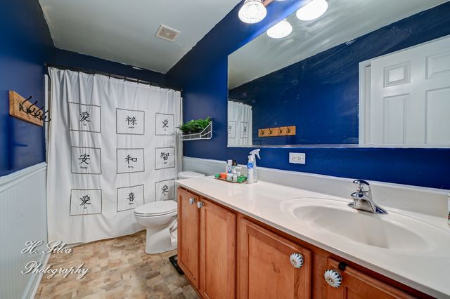 496 Oakhurst Lane, Carpentersville, IL 60110