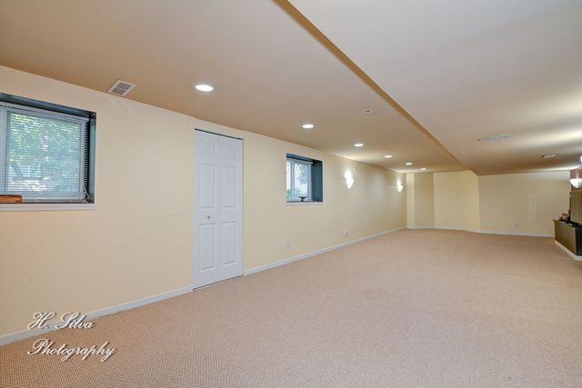 496 Oakhurst Lane, Carpentersville, IL 60110