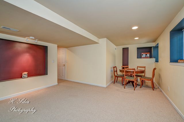 496 Oakhurst Lane, Carpentersville, IL 60110