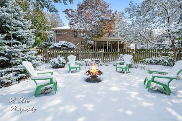 496 Oakhurst Lane, Carpentersville, IL 60110