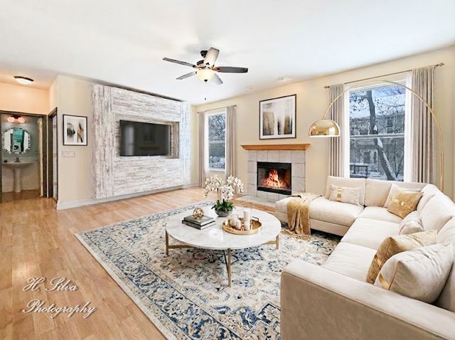 496 Oakhurst Lane, Carpentersville, IL 60110