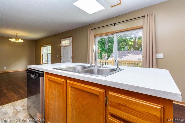 4080 Cass Elizabeth Road, Waterford, MI 48328