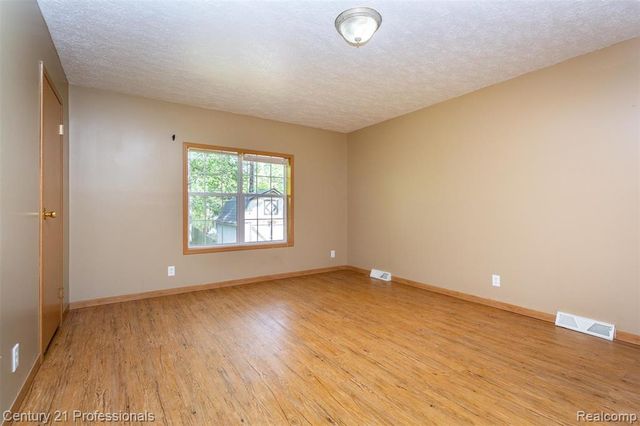 4080 Cass Elizabeth Road, Waterford, MI 48328