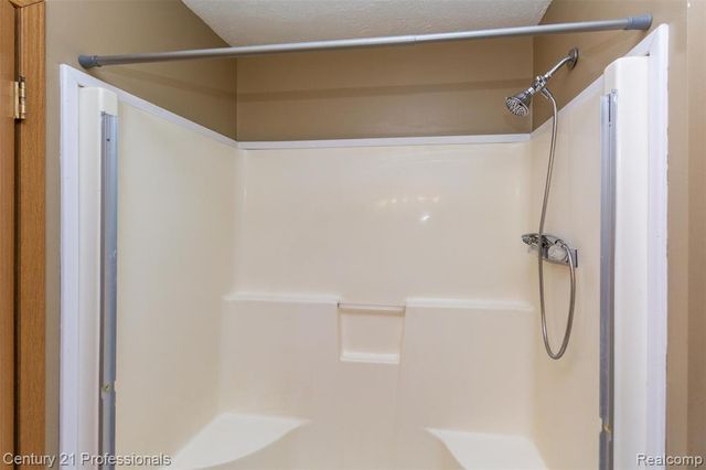 4080 Cass Elizabeth Road, Waterford, MI 48328