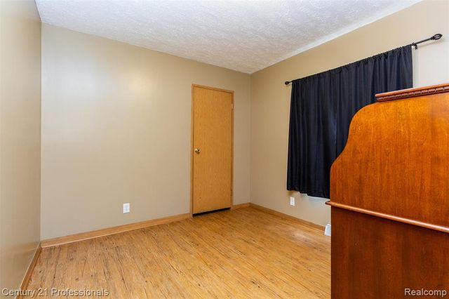 4080 Cass Elizabeth Road, Waterford, MI 48328