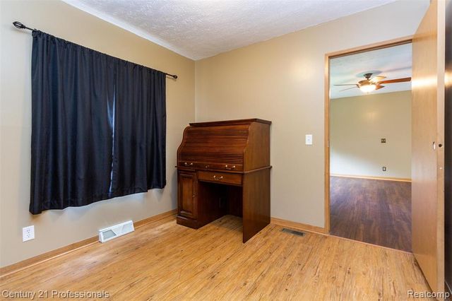 4080 Cass Elizabeth Road, Waterford, MI 48328