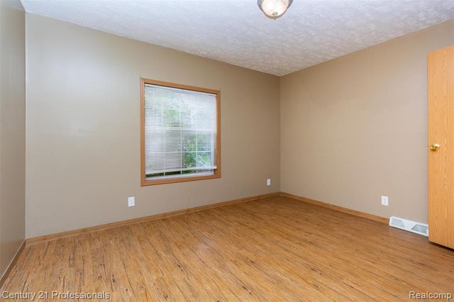 4080 Cass Elizabeth Road, Waterford, MI 48328