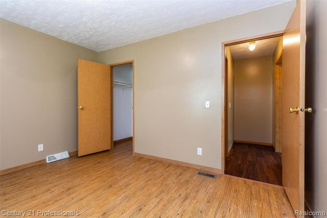 4080 Cass Elizabeth Road, Waterford, MI 48328