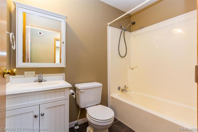 4080 Cass Elizabeth Road, Waterford, MI 48328