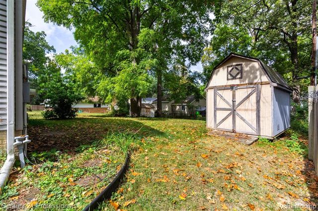 4080 Cass Elizabeth Road, Waterford, MI 48328