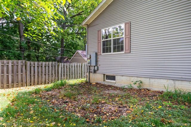 4080 Cass Elizabeth Road, Waterford, MI 48328