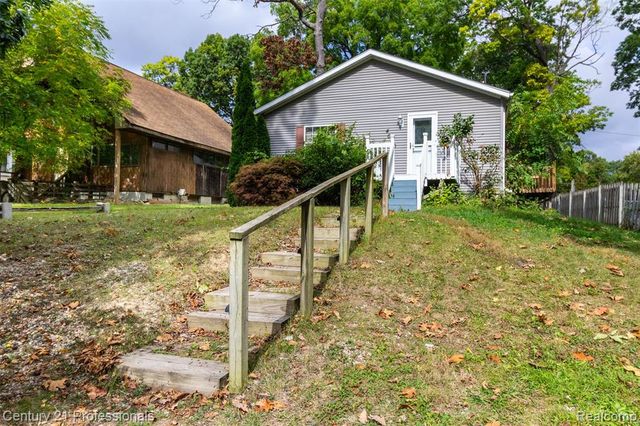 4080 Cass Elizabeth Road, Waterford, MI 48328