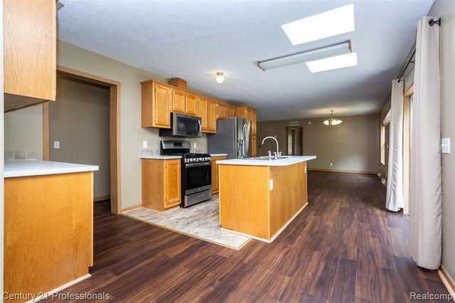 4080 Cass Elizabeth Road, Waterford, MI 48328