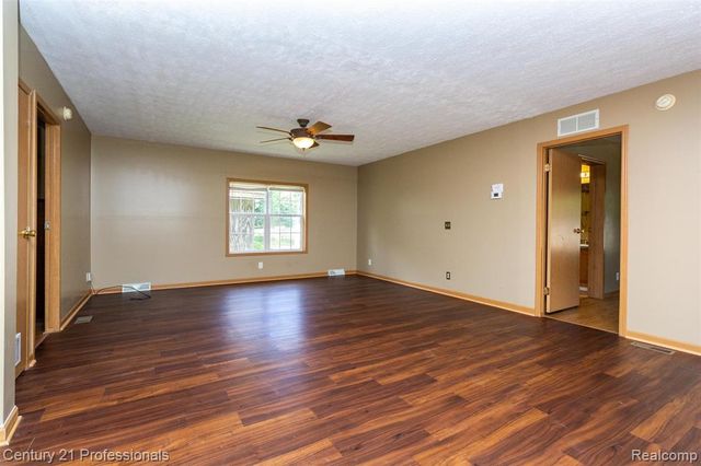 4080 Cass Elizabeth Road, Waterford, MI 48328