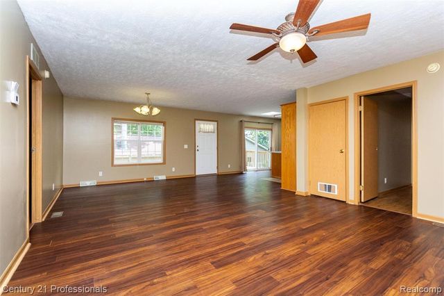 4080 Cass Elizabeth Road, Waterford, MI 48328