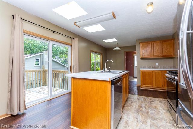 4080 Cass Elizabeth Road, Waterford, MI 48328