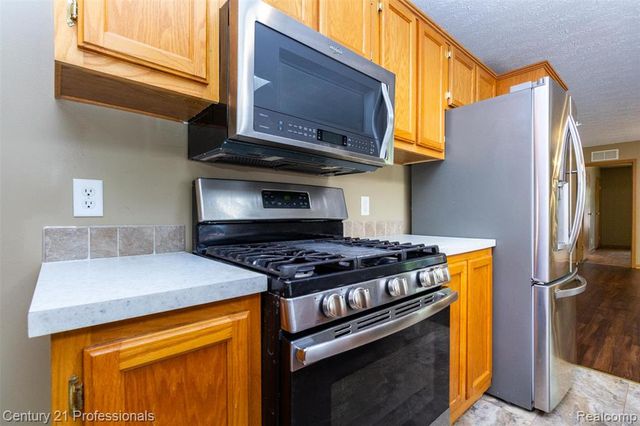 4080 Cass Elizabeth Road, Waterford, MI 48328