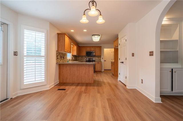 5485 Twin Oak Dr, Douglasville, GA 30135