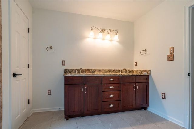 5485 Twin Oak Dr, Douglasville, GA 30135