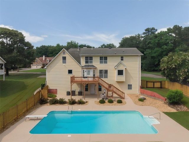 5485 Twin Oak Dr, Douglasville, GA 30135