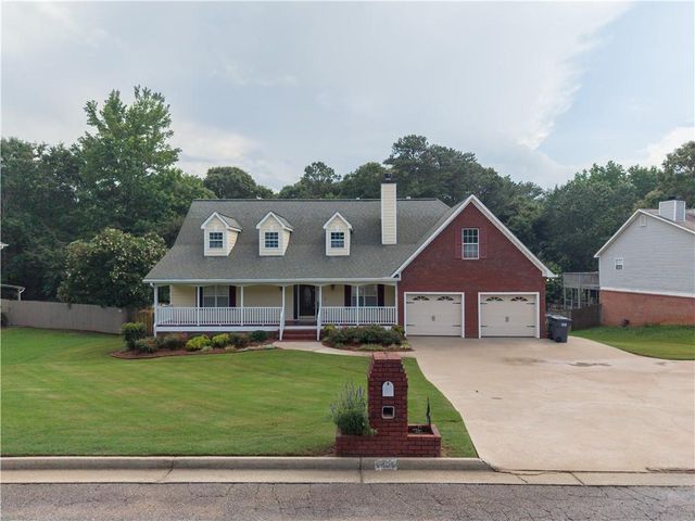 5485 Twin Oak Dr, Douglasville, GA 30135