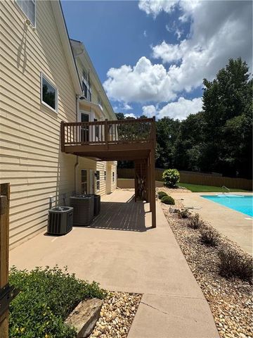 5485 Twin Oak Dr, Douglasville, GA 30135