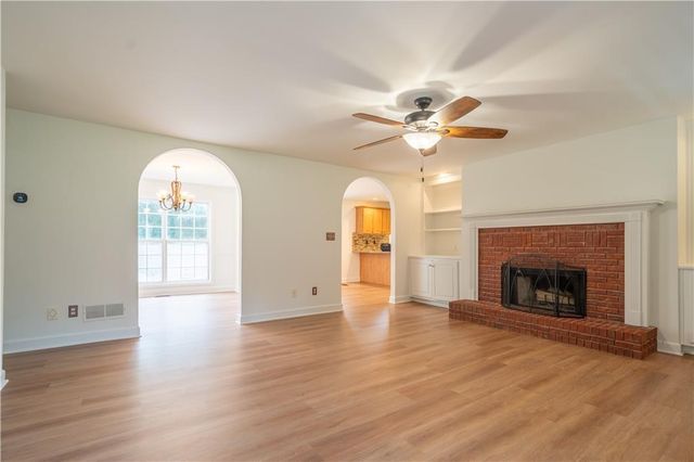 5485 Twin Oak Dr, Douglasville, GA 30135