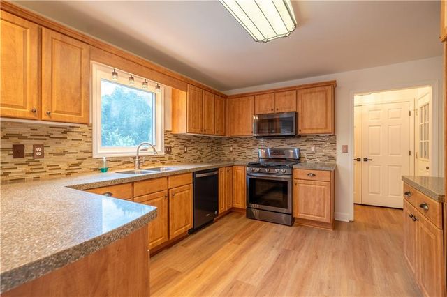 5485 Twin Oak Dr, Douglasville, GA 30135