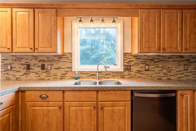 5485 Twin Oak Dr, Douglasville, GA 30135
