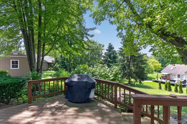 9968 Timothy Lane, Green Oak Township, MI 48178