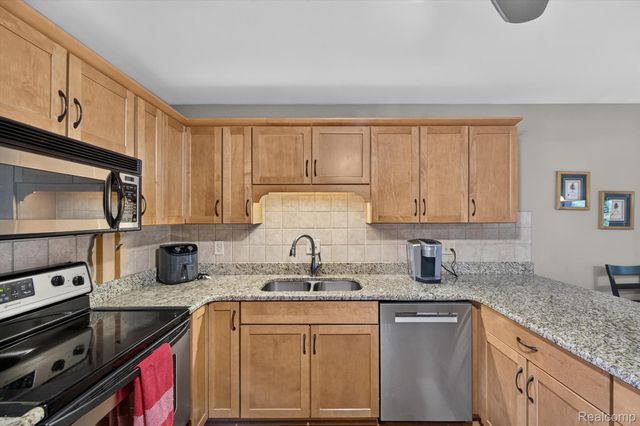 9968 Timothy Lane, Green Oak Township, MI 48178
