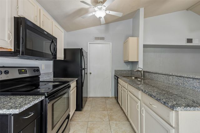 6051 Dooley Drive, The Colony, TX 75056