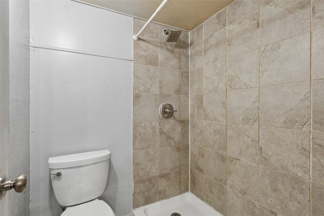 6051 Dooley Drive, The Colony, TX 75056
