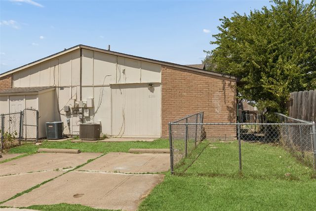 6051 Dooley Drive, The Colony, TX 75056