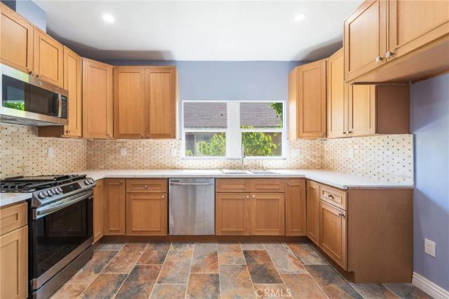 2041 W 29th Place, Los Angeles, CA 90018