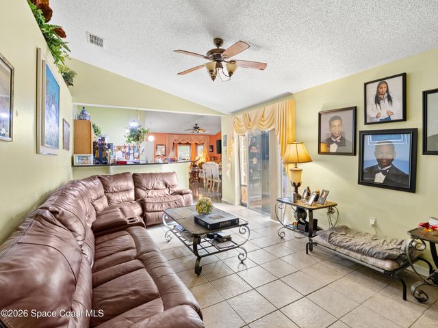 1299 Danforth Street SW, Palm Bay, FL 32908