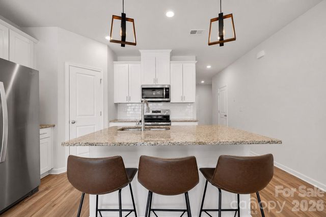 1021 Plumcrest Drive, Charlotte, NC 28216