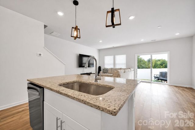 1021 Plumcrest Drive, Charlotte, NC 28216
