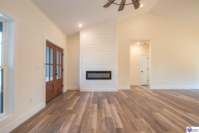 237 Sangria Ct, Vine Grove, KY 40175