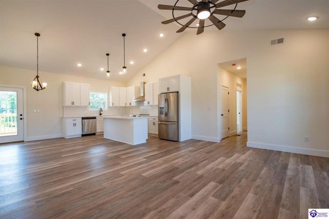 237 Sangria Ct, Vine Grove, KY 40175